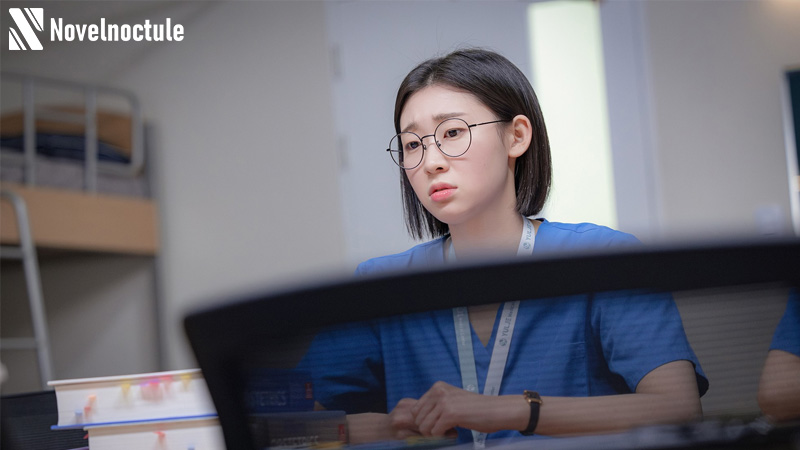 Han Ye-ji trong vai Kim Sa Bi (Resident Playbook)